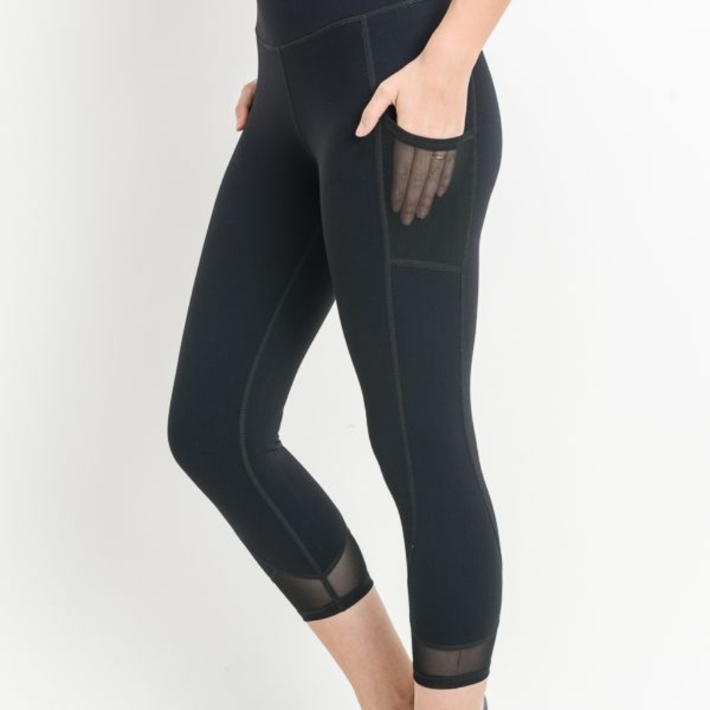 Black Capri Leggings  a little mesh & side pockets